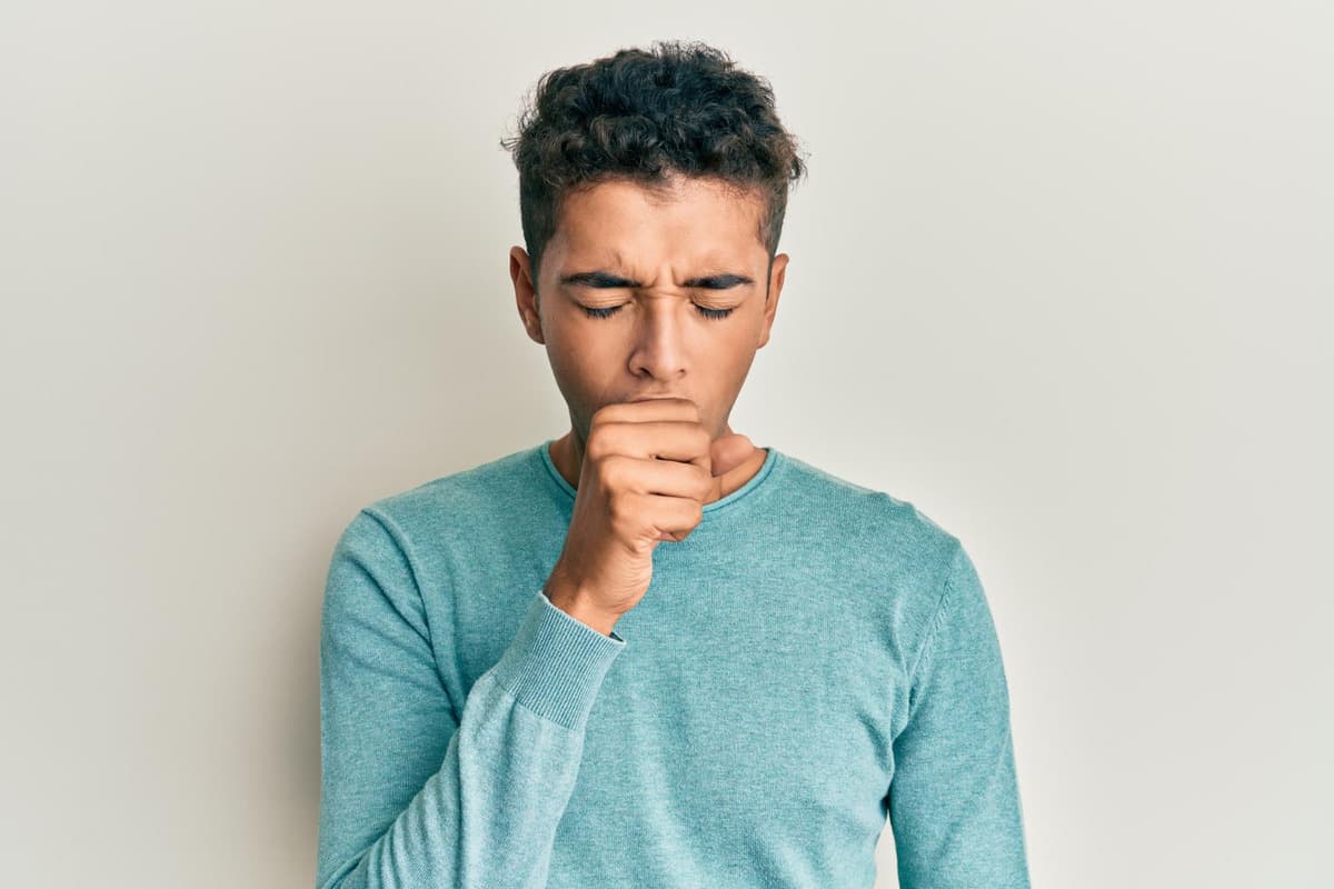 Breathlessness and Persistent Cough: When to Visit a Lungs Specialist Hospital in Delhi